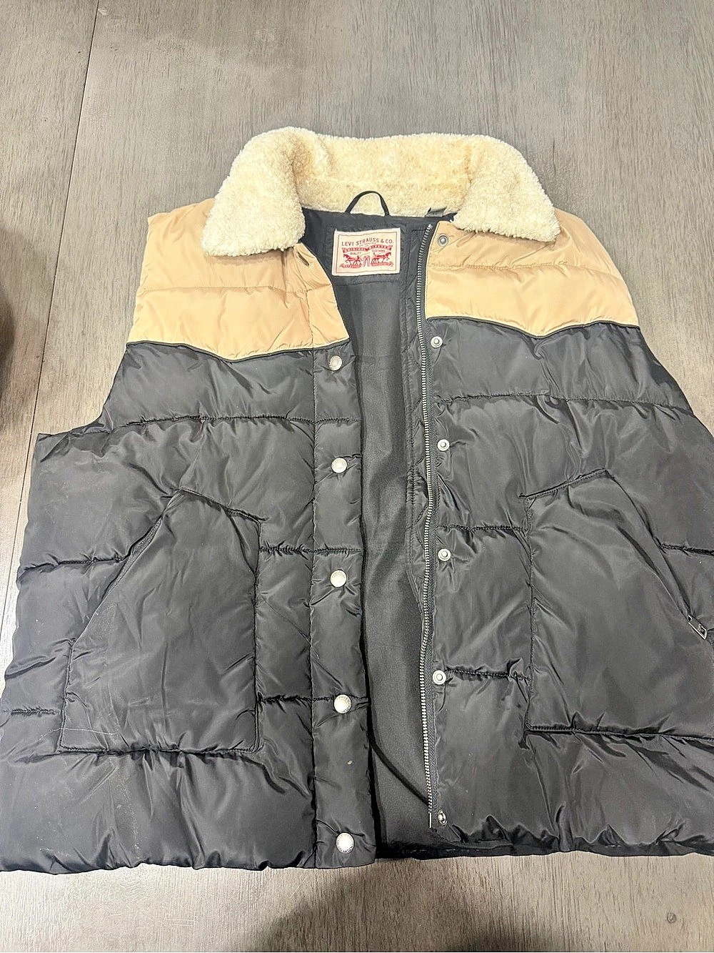 Levi Strauss & Co. Color Block Puffer Jacket vest in Black &beige